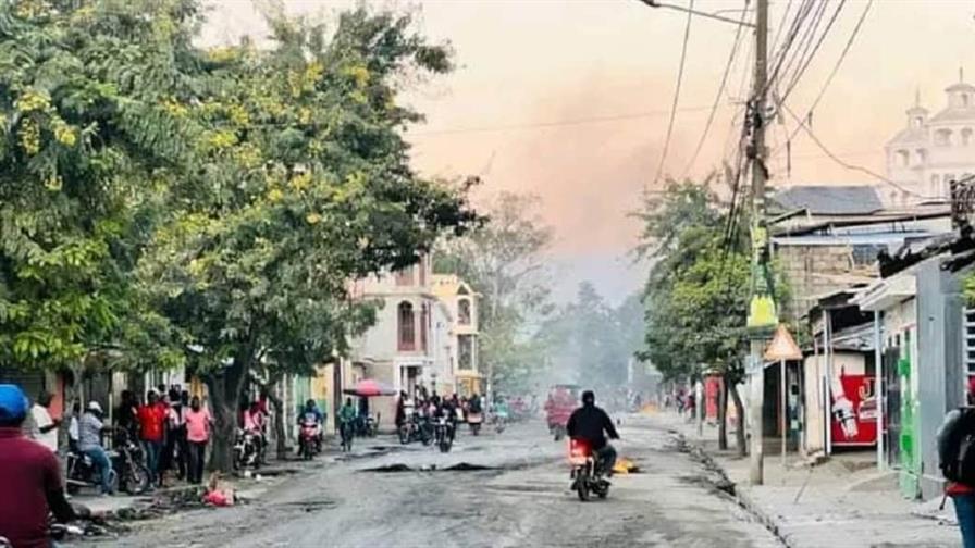 Tensión en Juana Méndez: amanecen calles con neumáticos encendidos y preocupa a la frontera